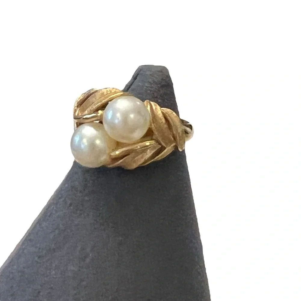 AVON Matte Textured Gold Tone‎ 2 Faux Pearl Ring Vintage Size 4.25-5.25 Classic